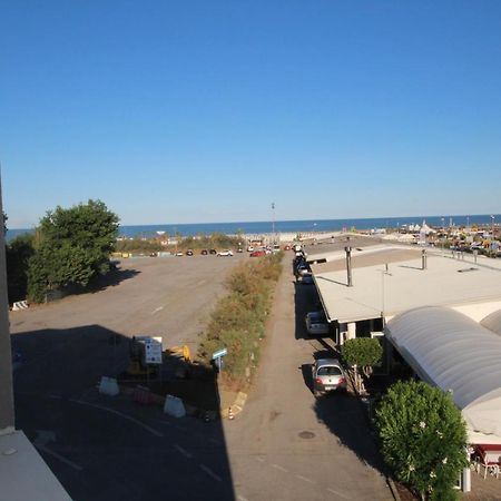 Ohana Holiday Rooms Rosolina Mare Bagian luar foto